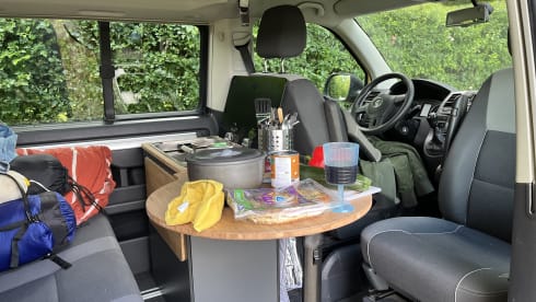 Happy Yellow Beach Camper – 4p Volkswagen bus from 2015