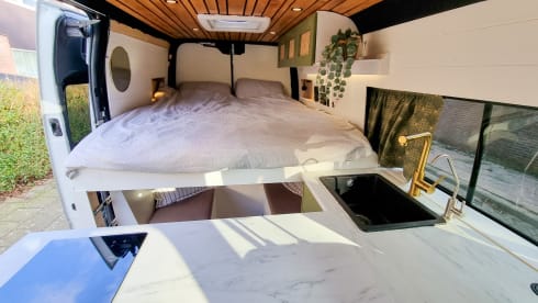 De EcoExpress – New: Luxury gas-free off-grid camper