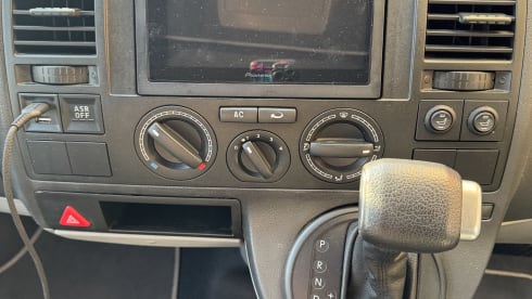 T30 Explorer – 4 berth Volkswagen campervan 