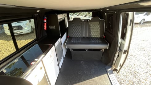 YR71KTO NOMAD LONDON – 4 Berth Nomad Camper LONDON - ROMFORD