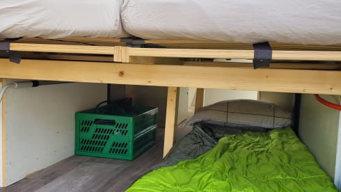 Cool, cozy 3p Renault Master campervan from 2017