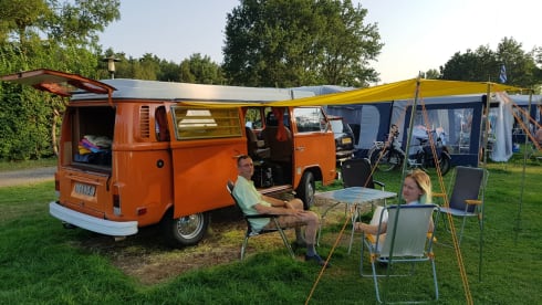 Orange  – Hip Orange retro Volkswagen T-2 Camper