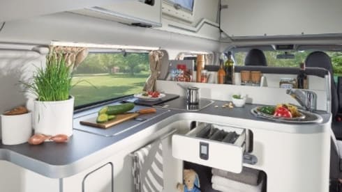 Vantura – Full option Ford Nugget plus Trail campervan 
