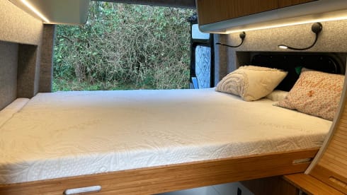 2p luxury off-grid VW Crafter bus camper (2023) autom.