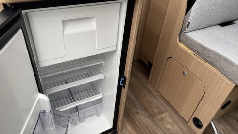 Tourer 5.9 – Carado CV 601 - fixed bed with a length of 5.99 METER!