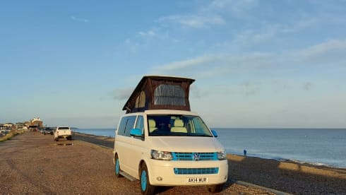 Dora – 2 berth Volkswagen bus from 2014
