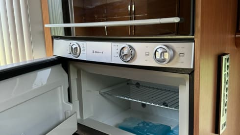 Spacious Luxury 2P Hymer Semi-integrated