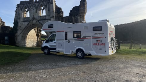 Victor – 6 berth Roller Team alcove from 2024