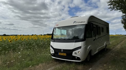 5p integrated family camper with air conditioning!