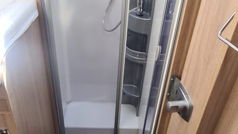Beatrix – 2021  Laika Kosmo 509 4 berth coach built semi-integrated