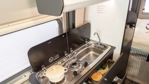 Splinternieuwe 4p VAN uit 2024