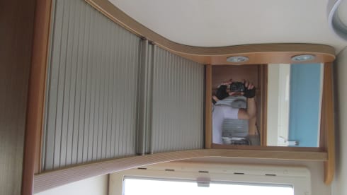 Albert – Chausson Welcome Wohnmobil mit 4 Schlafplätzen und großer Garage mit Verriegelung