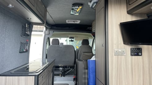 Yasmin (le Boxer!) – 3 berth 2020 Peugeot Boxer (with 2024 professional conversion)