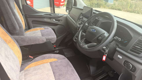 Blondie – 4 berth Ford campervan from 2022