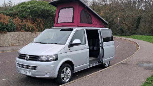 Campie – Volkswagen 'Poptop'  T5 Transporter Camper-van 