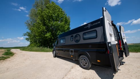 The Black Pearl – Campervan "VANTourer 630L"