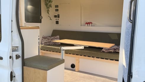 Omgebouwde (2025) offgrid bus