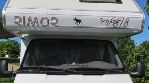 De Roze Olifant – Spacious family camper - 7p Ford alcove from 1998 