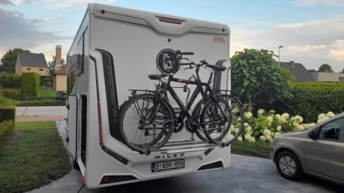 Spacious 5-person mobile home Benimar Mileo 263, from 2021