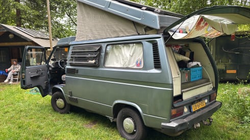 Kamper Barry – 4-person Volkswagen campervan from 1984