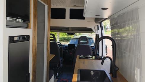 JOEY – 2-seater Peugeot bus from 2019