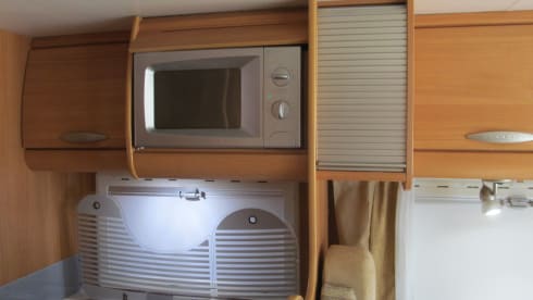 Albert – Chausson Welcome Wohnmobil mit 4 Schlafplätzen und großer Garage mit Verriegelung