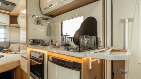 TREFFEN SIE WALLY - UNSER 2022 ROLLER TEAM 746 6 PLATZ, 6 GÜRTEL FAMILIENFREUNDLICHER VAN