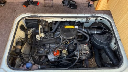 Velma – 4 berth Volkswagen campervan from 1988