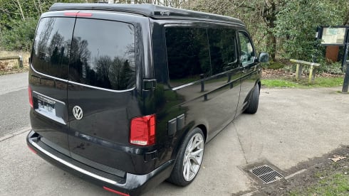 Gary – 4 berth Volkswagen Transporter Campervan