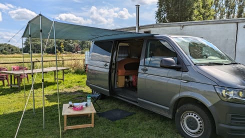 Cara – 2p Volkswagen campervan from 2017