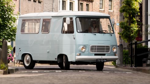 Retro Peugeot J7 with refreshing interior