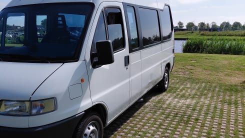 2-person Peugeot campervan from 1997