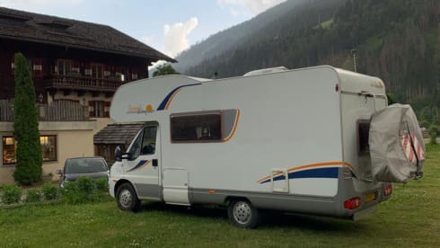 Beautiful spacious family motorhome for 6 people with air conditioning