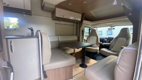Kayden – 4 Berth Luxury Motorhome