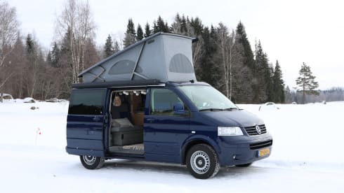 Uggla – VW California Ocean für 4 Personen mit Sitz- und Schlafmöglichkeit