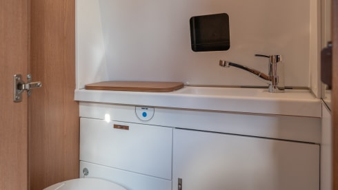 Weinsberg Carabus 600 MQH – 4p Knaus campervan from 2019