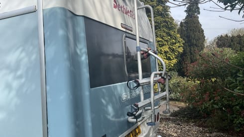 Blue – 4 berth Dethleffs   2004