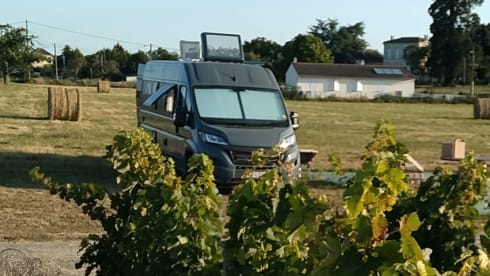 2p Knaus Vantourer bus from 2022 with spacious garage