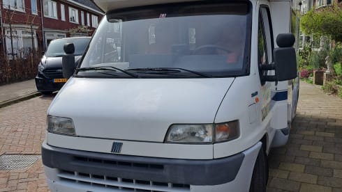 4p Chausson semi-integrated uit 1999