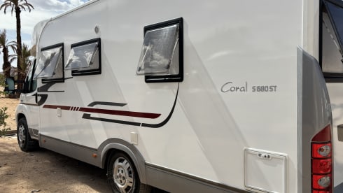 2p Adria Mobil semi-integrated uit 2010