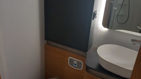 Adria Matrix 650 dl con letti gemelli posteriore che diventa letto unico 