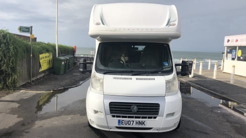 Carrie – 5 berth pet friendly motorhome, based between Brighton and Gatwick