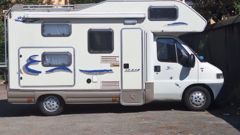 CHARLIE III – CAMPER