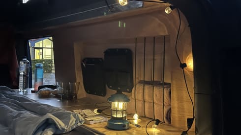 Blue – 2p Renault campervan uit 2008