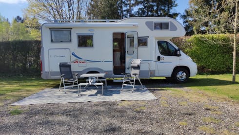 Adriaatje – 6p Adria alcove camper from 2008 The ideal family camper