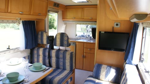 Kempurtje  – Hymer B544; 6 Personen extra komfortabler und kompletter Camper!