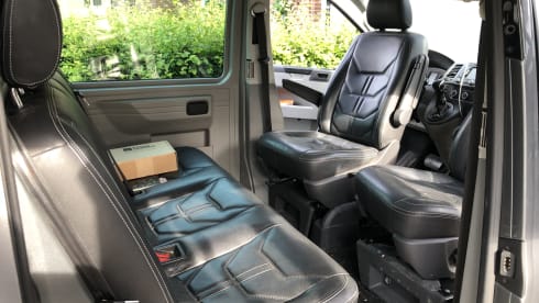 Easy rider  – VW Caravelle 4 pers. Camper van (2 x roof tent)