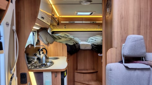 Very comfortable 3 p offgrid camper Eura Mobil