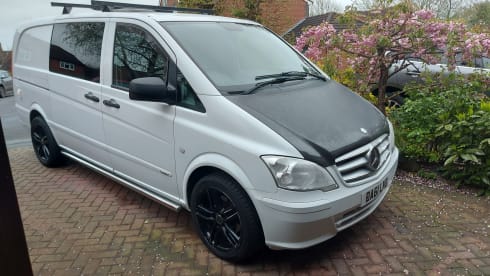 Kaptin – 2 berth Mercedes-Benz campervan from 2011