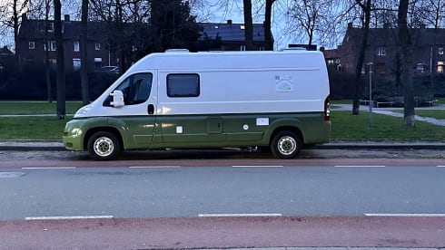 Ollie – 2p Peugeot bus from 2014